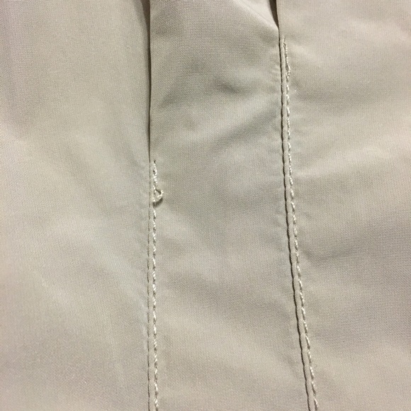 Banana Republic trench coat water resistant - Picture 8 of 8